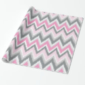 Grijs en Roze Tribal Ikat Chevron Cadeaupapier (Uitgerold)