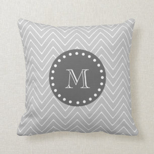 Grijs en steenkool Modern Chevron Aangepast monogr Kussen