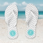 Grijs en Turquoise Chevron Monogram Teenslippers<br><div class="desc">Aangepast gedrukte flip flop sandalen met een stijlvol modern chevron-patroon en uw aangepaste monogram of andere tekst in een cirkelvormig lijst. Klik aanpassen het om tekstdoopvonten en kleuren te veranderen of uw eigen afbeeldingen toe te voegen om unieke één van een soortontwerp te creëer!</div>