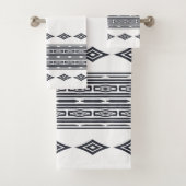 Grijs en wit Aztec Tribal Striped Patroon Bad Handdoek (Insitu)