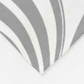 Grijs en wit bloemig barok patroon fleece deken (Hoek)