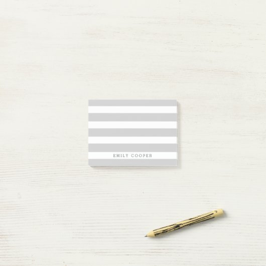Grijs en wit Classic Stripes Monogram Post-it® Notes (Op bureau)