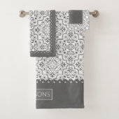 Grijs en wit demaspatroon, gescallopeerde randen bad handdoek (Insitu)