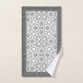 Grijs en wit demaspatroon, gescallopeerde randen bad handdoek (Handdoek)