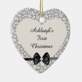 Grijs en wit Luipaard Print met boog Keramisch Ornament (Rechts)