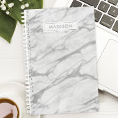 Grijs en wit marmeren gepersonaliseerde naam op ma planner