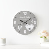 Grijs en wit met een naam koffiebeker en hart grote klok (Huis)