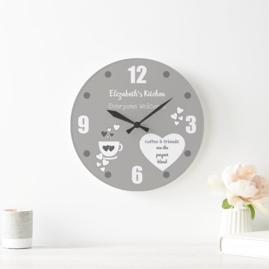 Grijs en wit met een naam koffiebeker en hart grote klok (Huis)
