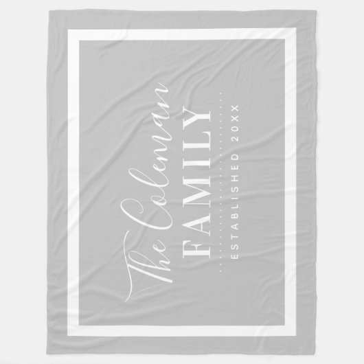 Grijs en wit Modern Boerderij Familie Monogram Fleece Deken (Voorkant)