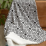 Grijs en wit ornament patronen antiek ontwerp fleece deken<br><div class="desc">Donkergrijze ornamenten patronen met antiek design op een aangepaste witte achtergrond.</div>