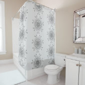Grijs en wit tribal design douchegordijn (In situ)