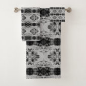 Grijs en zwart bloempatroon bad handdoek (Insitu)