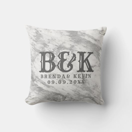 Grijs Faux Marmer Bruiloft Monogrammen Kussen (Voorkant)