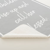 Grijs haar kinderen stijgen omhoog en noemen haar  sherpa deken (3/4)