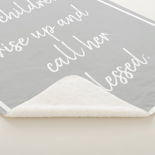 Grijs haar kinderen stijgen omhoog en noemen haar sherpa deken (3/4)