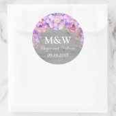 Grijs Hout Paarse Lila Bloemen Monogram Bruiloft L Ronde Sticker (Tas)