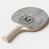 Grijs houten monogram tafeltennisbatje (Voorkant Gekanteld)