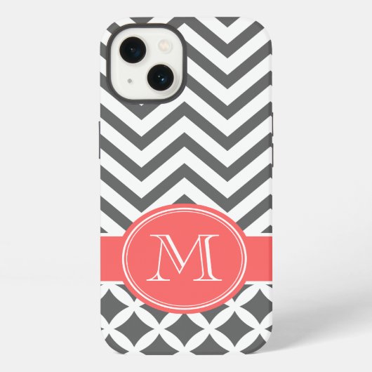Grijs houtskool en koraal chevron monogram iPhone hoesje (Achterkant)