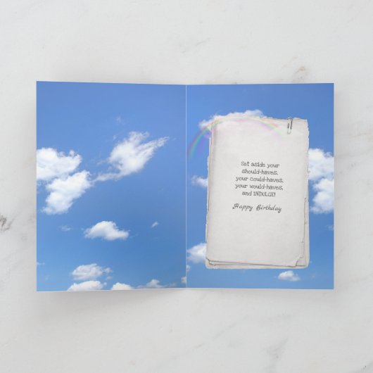 Grijs kat in gras verjaardag kaart (Binnen)