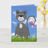 Grijs kat in gras verjaardag kaart (Gele Bloem)