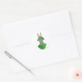 Grijs konijntje groen kerstornament vrolijk kerstf ronde sticker (Envelop)