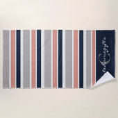 Grijs marineblauw roze kuststrepen monogram strandlaken (Voorkant)