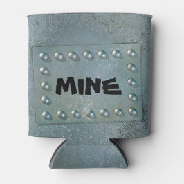 Grijs metaal met tekst bord op koelbox blikjeskoeler