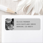 Grijs monochromatisch Blooms Floral Mailing Label (Insitu)