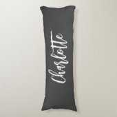 Grijs naamscript lichaamskussen (Voorkant Verticaal)