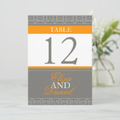 Grijs & oranje gestreepte tafelnummers voor de bru (Staand voorkant)