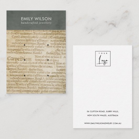 GRIJS OUDE NEWSPAPER 3 STUD EARRING DISPLAY  VISITEKAARTJE (Voorkant / Achterkant)