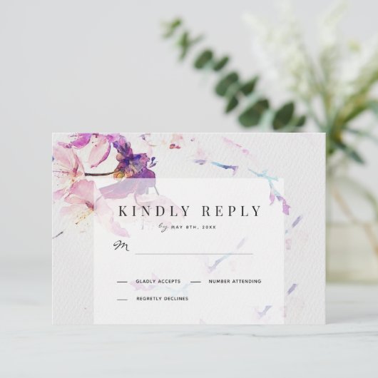 Grijs & Paarse Waterverf Bloemenbruiloft RSVP Kaartje (Staand voorkant)