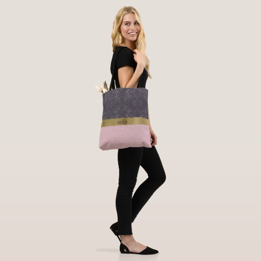 Grijs patroon en roze tote bag (Op model)