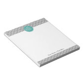 Grijs Quatrefoil met aangepast Mint Monogram Notitieblok (Schuin)