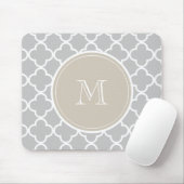 grijs Quatrefoliepatroon, beige monogram Muismat (Met muis)