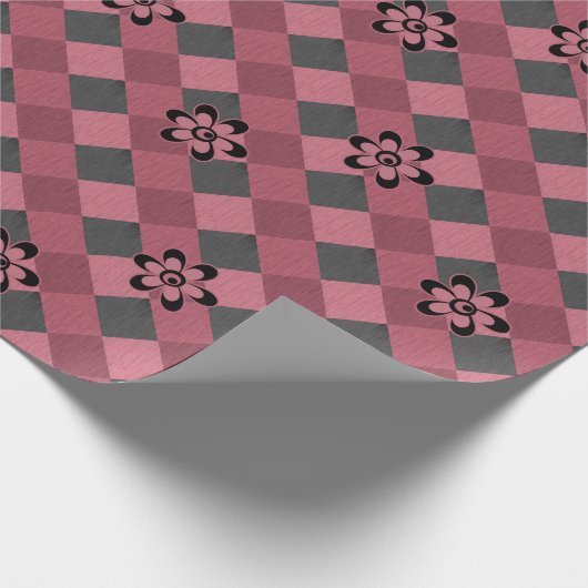 Grijs roze geometrisch geruit patroon met bloemen cadeaupapier (Hoek)