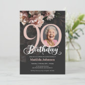 Grijs Roze Lush Bloemen Foto 90ste Verjaardagsfees Kaart (Staand voorkant)