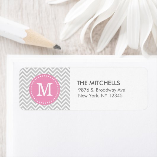Grijs & Roze Modern Chevron Aangepaste Monogram Etiket (Insitu)