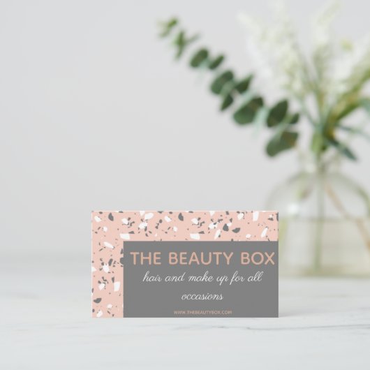 grijs roze terrazo vette vette lettersoort visitekaartje (Staand voorkant)