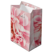 Grijs script naam, grote roze bloem medium cadeauzakje (Voorkant Gekanteld)