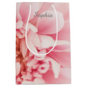 Grijs script naam, grote roze bloem medium cadeauzakje (Voorkant)