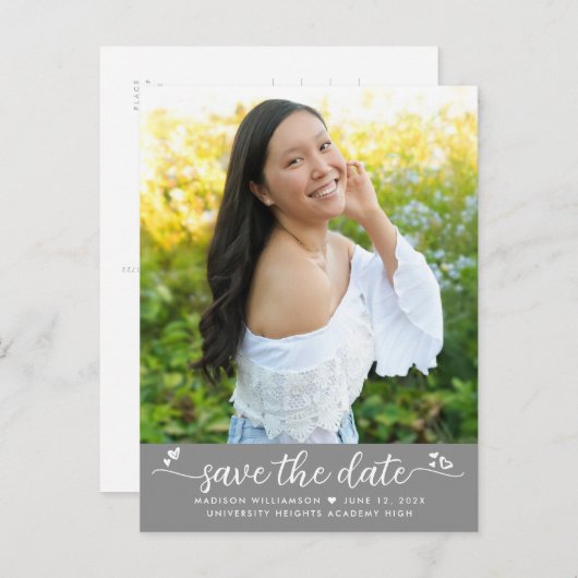 Grijs Sla de datum Afstuderen Fotoscript Harten op Uitnodiging Briefkaart (Voorkant / Achterkant)