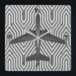 Grijs van het Vliegtuig van het art deco Grafiet Vierkante Klok<br><div class="desc">Klok als Art deco geïnspireerd concept een futuristisch vliegtuig,  in een gestreepte,  zijdeachtige gradiënt van zilver aan diepe grafiet grijs/grijs,  tegen lichte en diepe zilveren grijs,  de achtergrond van Deco</div>