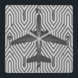Grijs van het Vliegtuig van het art deco Grafiet Vierkante Klok<br><div class="desc">Klok als Art deco geïnspireerd concept een futuristisch vliegtuig,  in een gestreepte,  zijdeachtige gradiënt van zilver aan diepe grafiet grijs/grijs,  tegen lichte en diepe zilveren grijs,  de achtergrond van Deco</div>