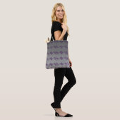 Grijs verloop Paarse gestreepte bloem blaadje patr Tote Bag (Op model)