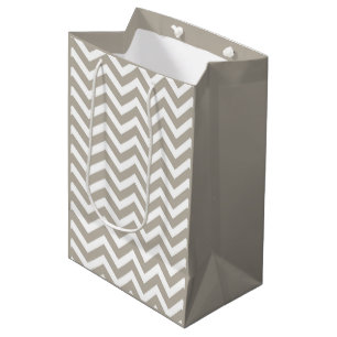 Grijs & Wit Dikke Chevron Huwelijk Verjaardag V4 Medium Cadeauzakje