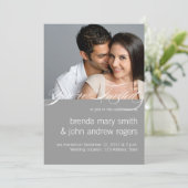 Grijs Wit Eenvoudige Moderne Foto Huwelijksuitnodi Kaart (Staand voorkant)