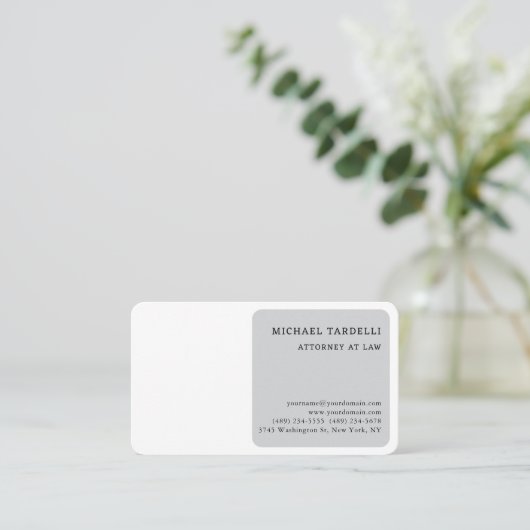 Grijs Wit Minimalistische Klassieke Professional Visitekaartje (Staand voorkant)