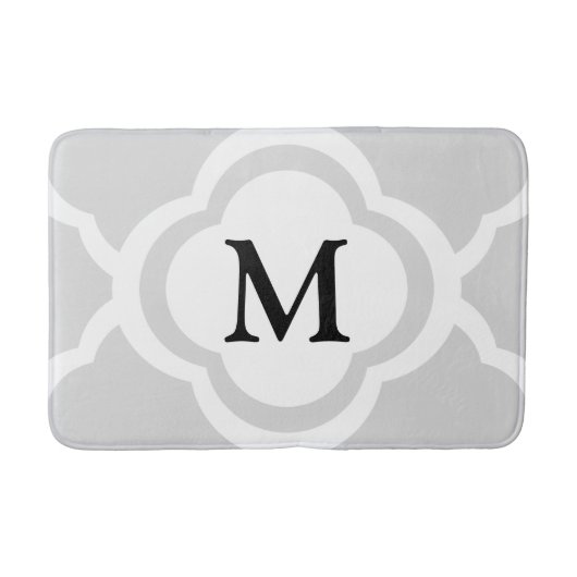 Grijs & Wit Quatrefoil Patroon met Monogram Badmat (Voorkant)