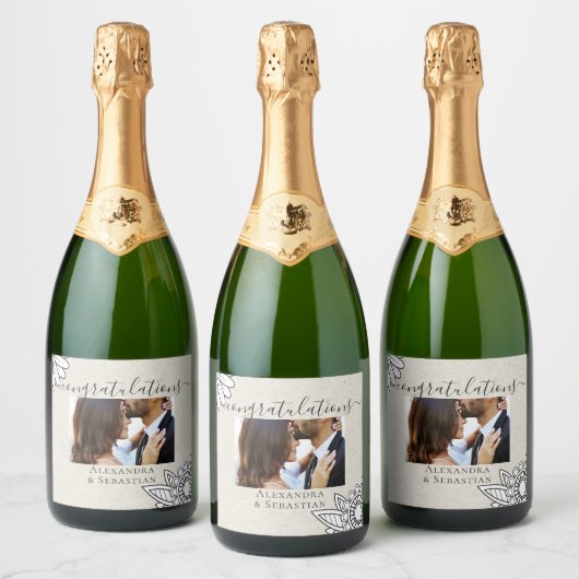 Grijs Wit Tan Bloemen Gefeliciteerd Bruiloft Sparkling Wijnetiket (Flessen)